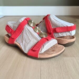 Vionic Farra II Sandal Red Cherry Woven size 7